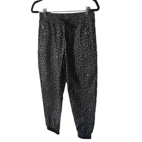 NWT Celebrity Pink Hi-Rise Curvy Jogger The Easy Gray Black Cheetah Prin… - Picture 1 of 7